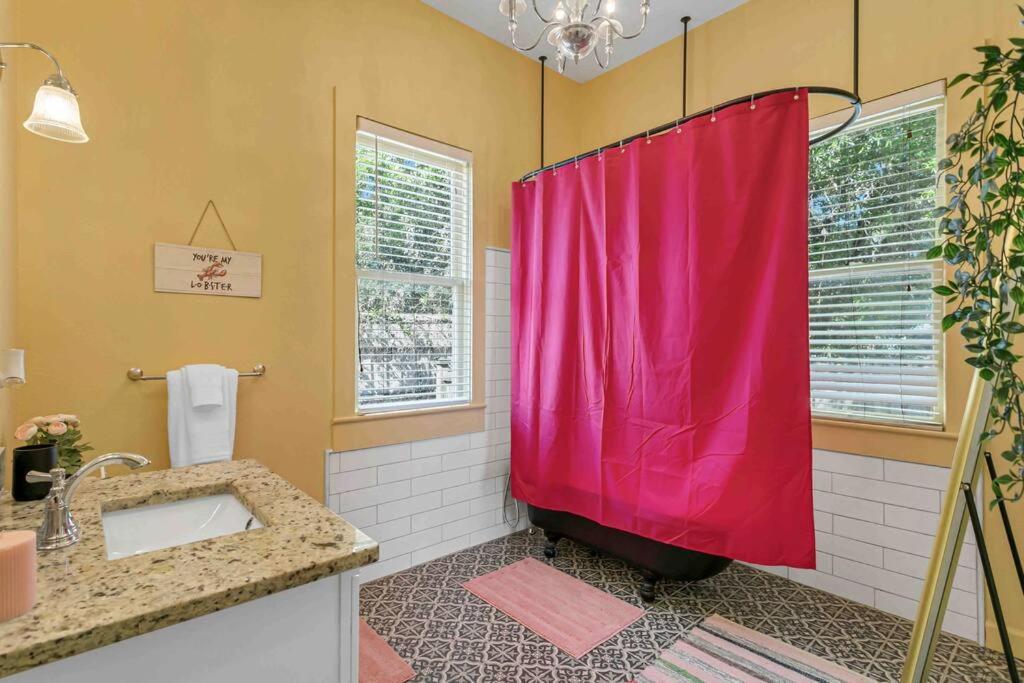 Friends Airbnb Themed 2Bed 2Bath Walkable To All Of Ybor Tampa Exterior photo