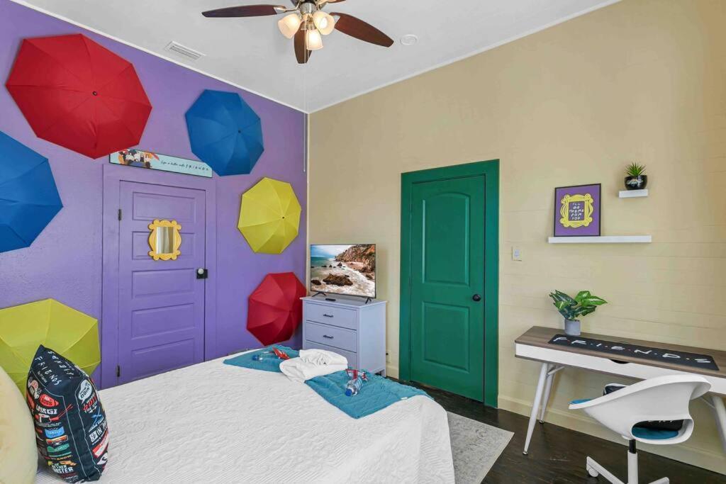 Friends Airbnb Themed 2Bed 2Bath Walkable To All Of Ybor Tampa Exterior photo